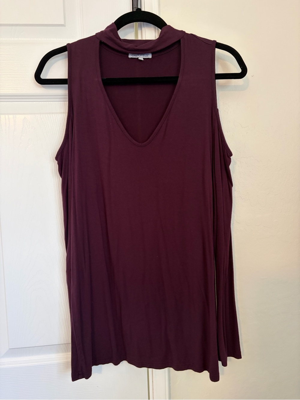 Essential Burgundy Cold Shoulder Choker Top – Size Large